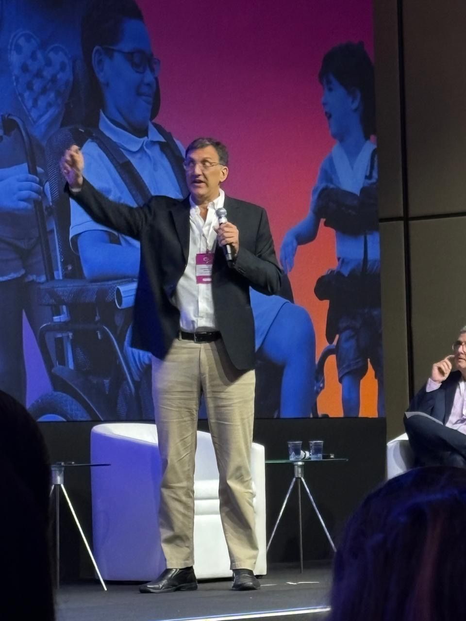 Dr. Leonardo Cury em palestra